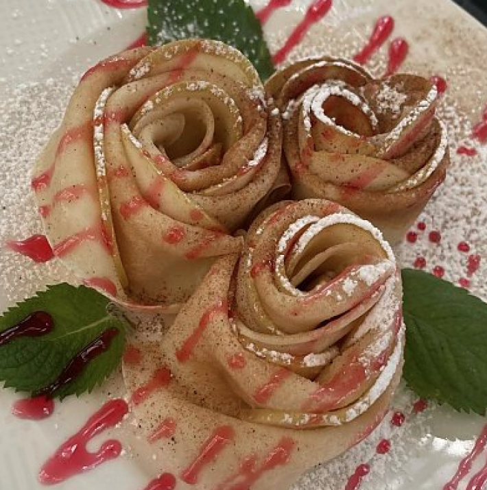 Розочки с яблоком