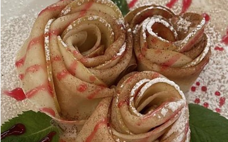 Розочки с яблоком