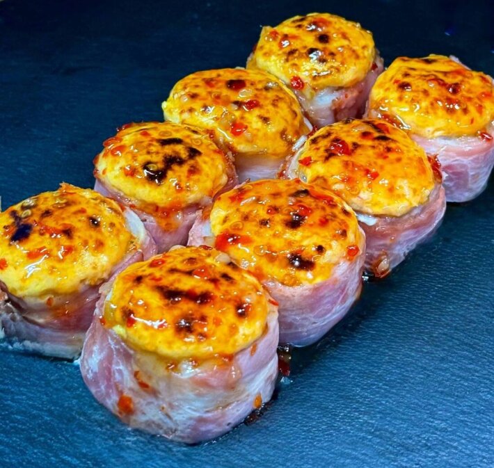 Запеченный ролл с беконом