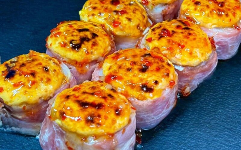 Запеченный ролл с беконом