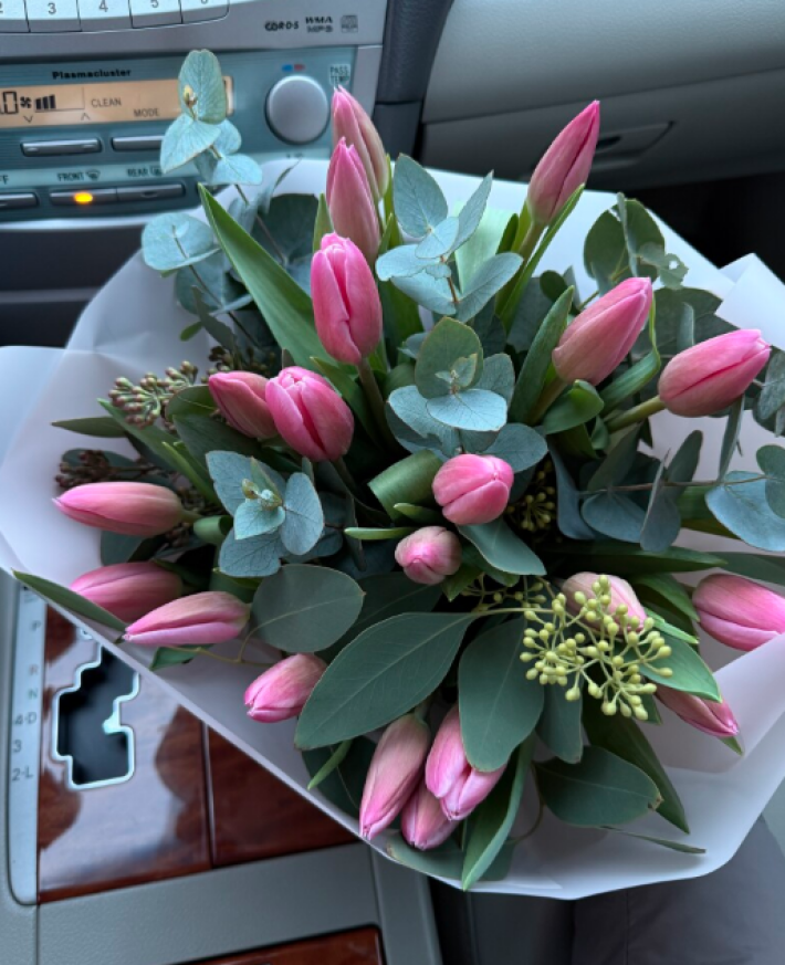 Букет «Tulips & Eucalyptus»