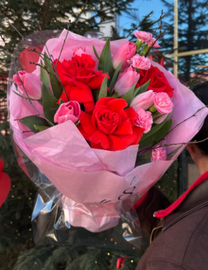 Букет «8 March red»