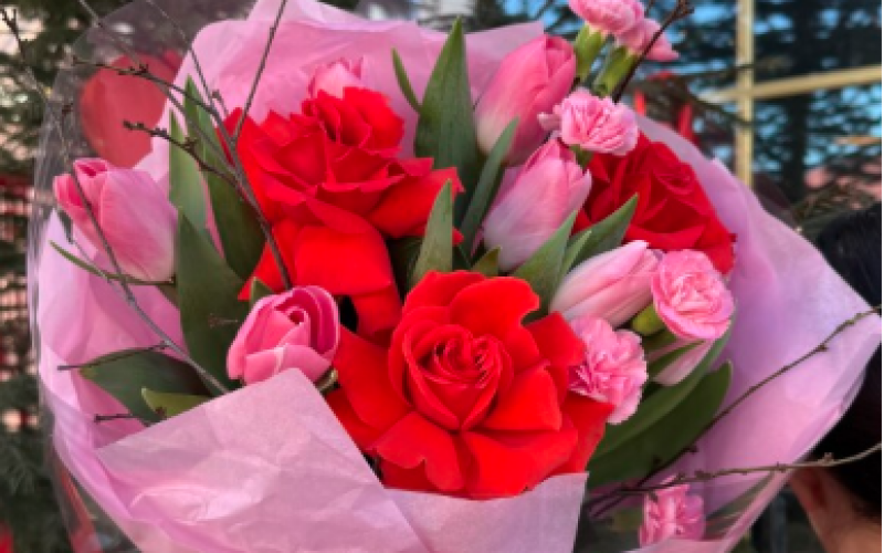 Букет «8 March red»