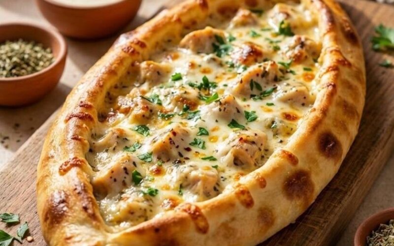 Пиде с курицей и сырными бортиками