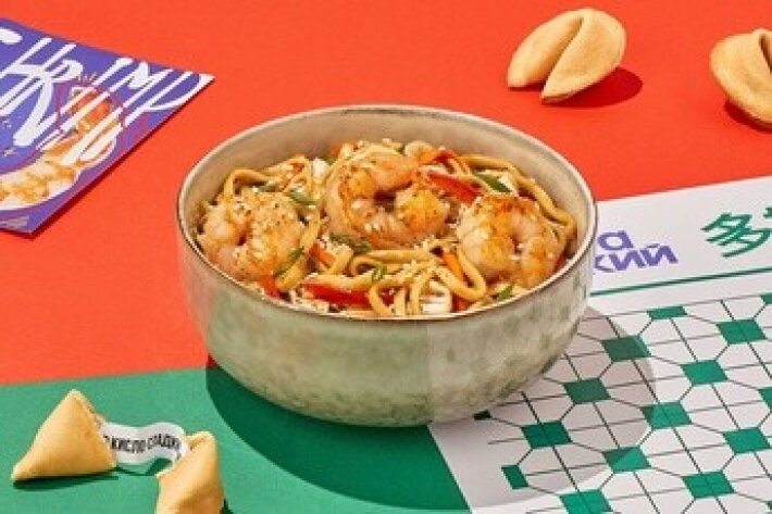 Лапша с креветками и овощами