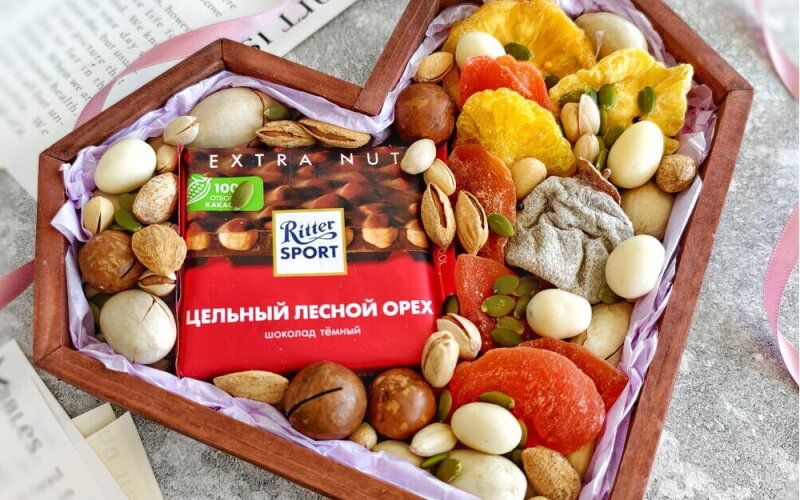Бокс из орехов и сухофруктов «Для тебя»