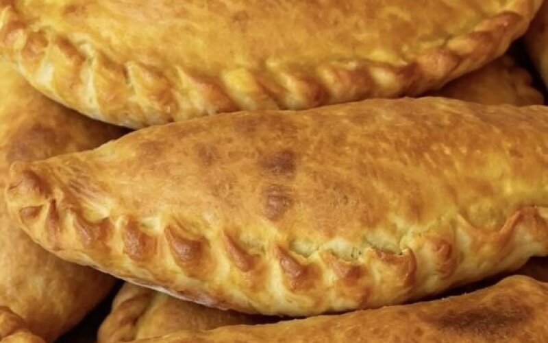 Кальцоне острая с колбасками и перцем «Халапеньо»