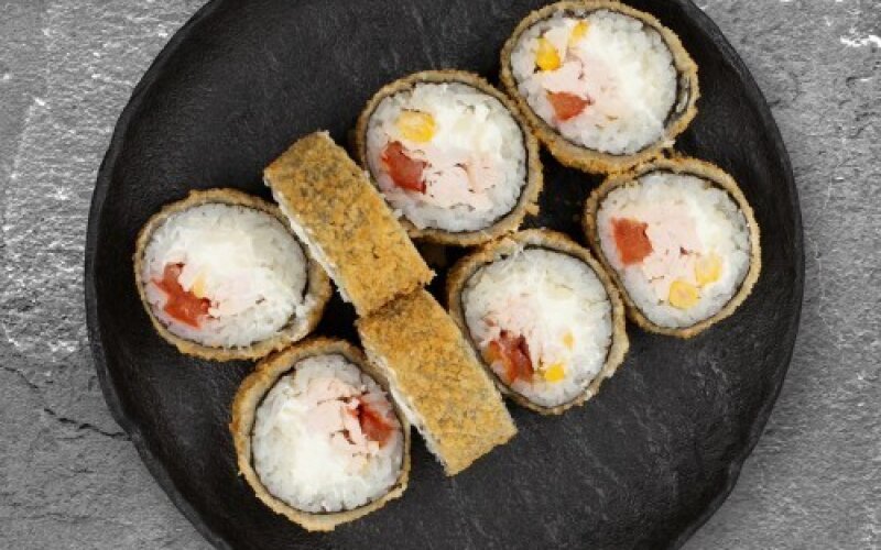 Горячий ролл «Цезарь с курицей»