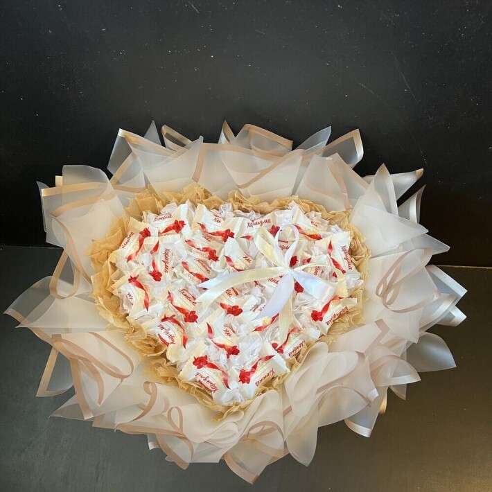Букет из Raffaello «Сердце»