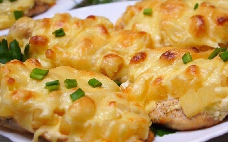 Филе птицы, запеченное с ананасом