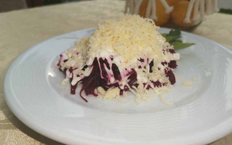 Салат из свеклы с сыром