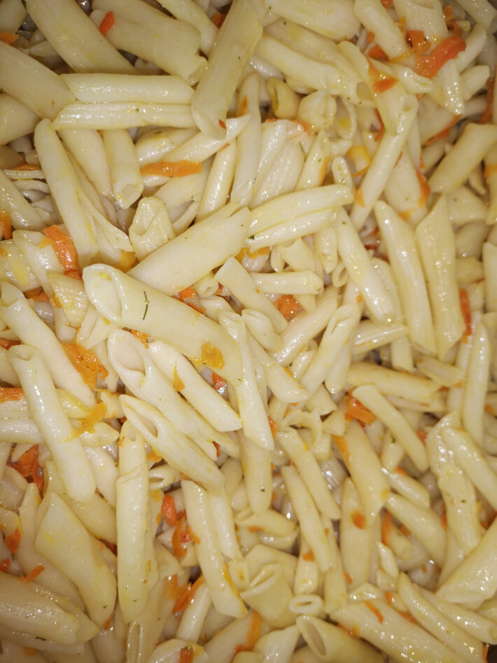 Макароны отварные с овощами