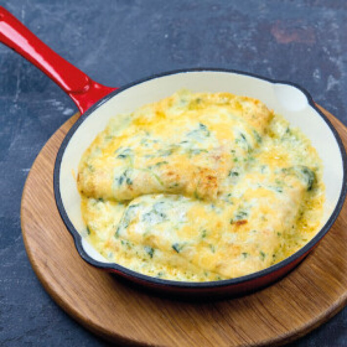 Запеченные блинчики с курицей и беконом