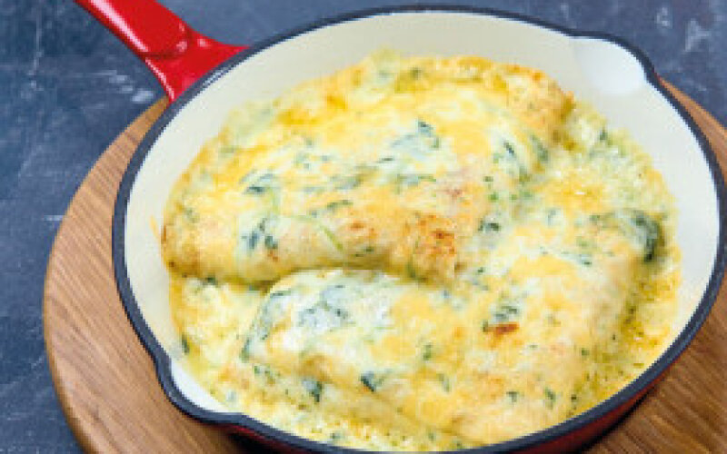 Запеченные блинчики с курицей и беконом