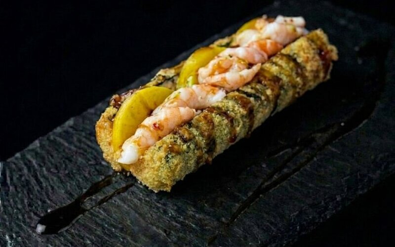 Ролл дог с креветкой и персиком