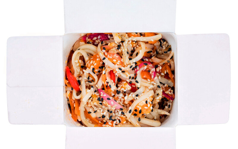 Wok с куриными кусочками (лапша)
