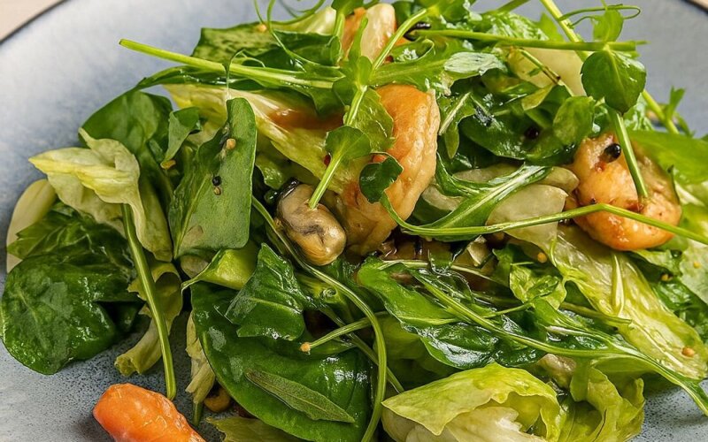 Салат с морепродуктами