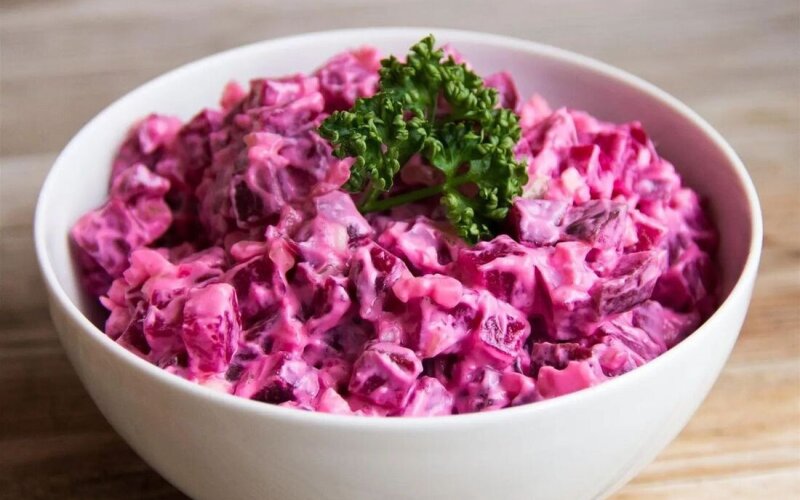 Салат «Свекла с мягким сыром»