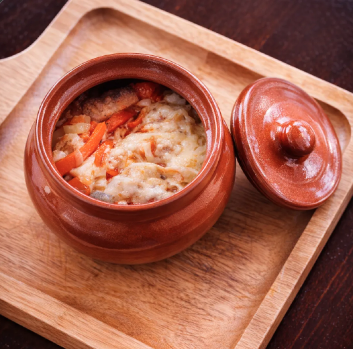 Жаркое в горшочке с курицей
