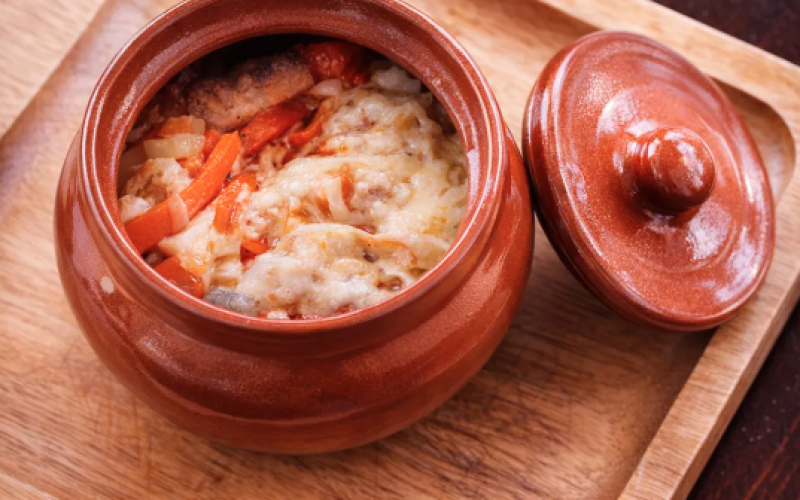 Жаркое в горшочке с курицей