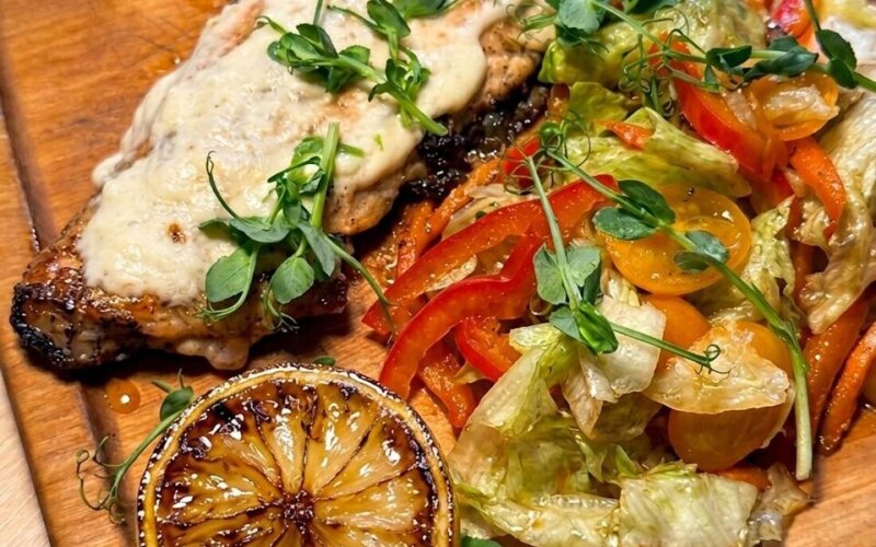 Филе горбуши с овощами
