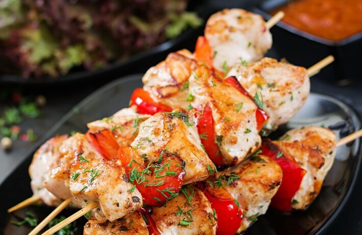 Шашлычки куриные с беконом