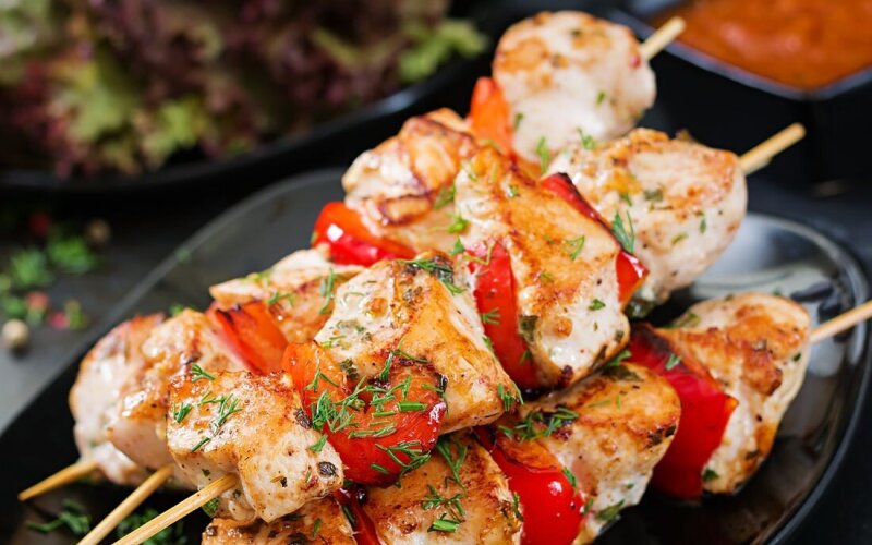 Шашлычки куриные с беконом