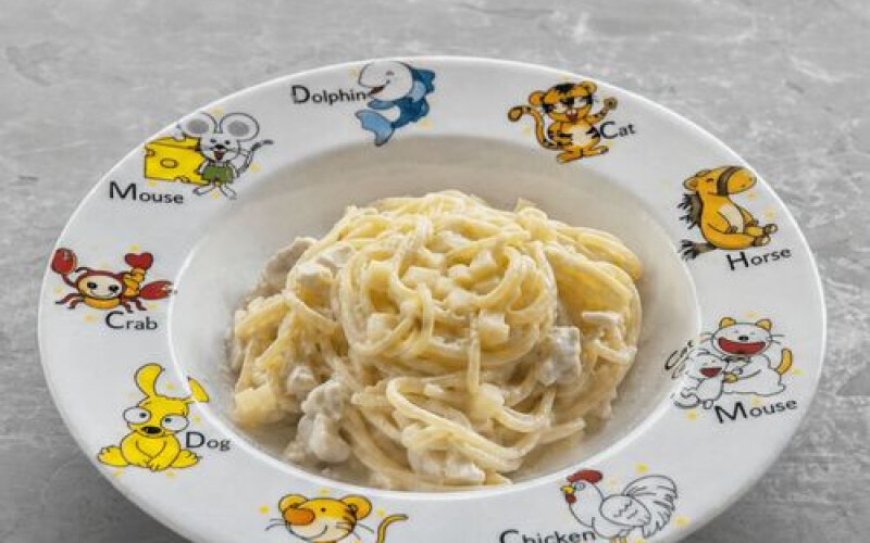 Спагетти с курицей и сыром в сливочном соусе