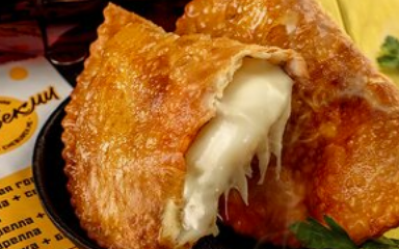 Чебурек с сыром «Моцарелла»