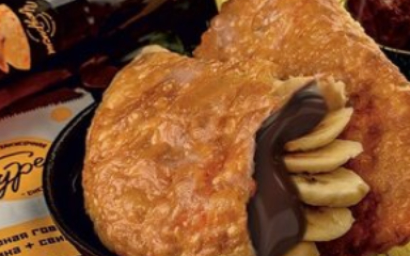Чебурек с бананом и шоколадной пастой