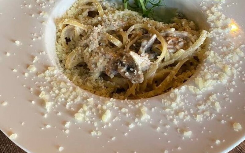 Паста с курицей и грибами