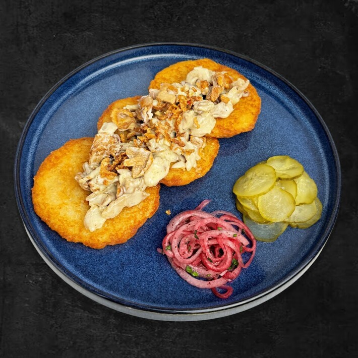 Драники с курицей и лисичками