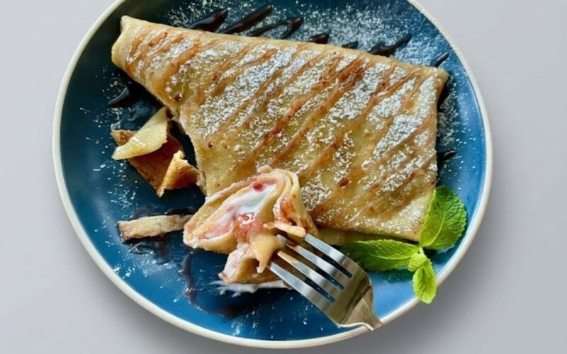 Блин с сыром маскарпоне и джемом