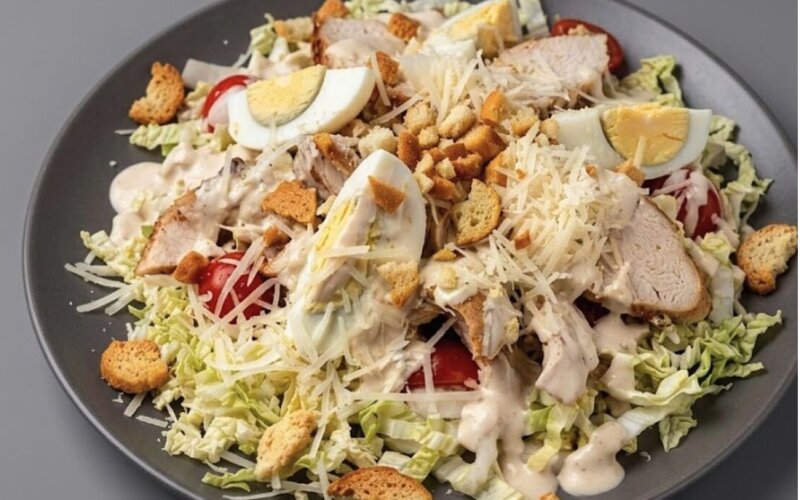 Салат «Цезарь» с куриной грудкой