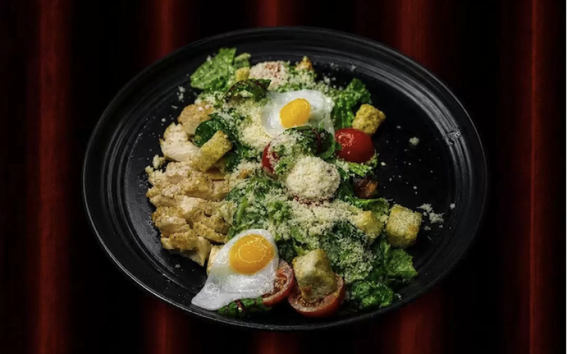 Салат «Не Цезарь с курицей»