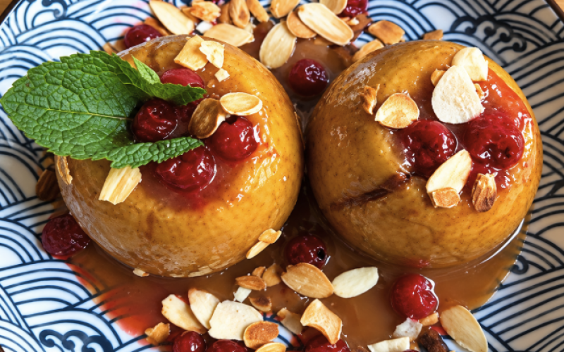 Запеченные яблоки с соленой карамелью