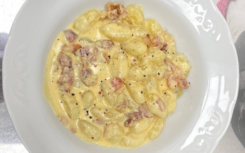 Ньокки с беконом
