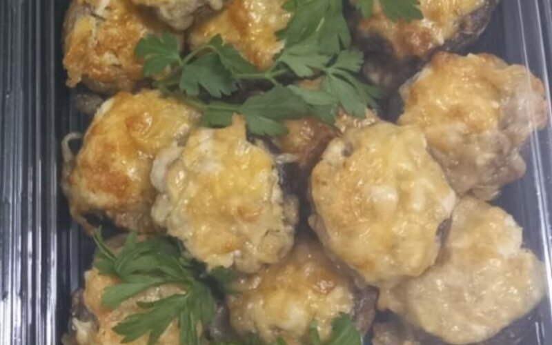 Шампиньоны, фаршированные мясным фаршем (весовое от 400г)