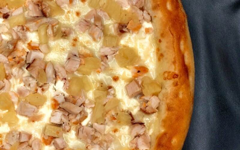Пицца «Курочка с ананасом»
