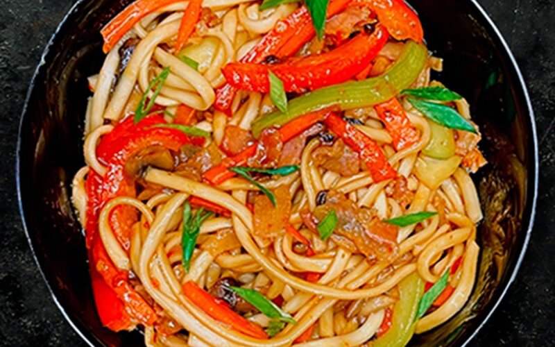 Wok с беконом