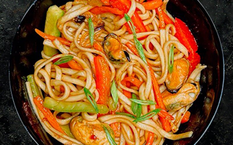 Wok с мидиями