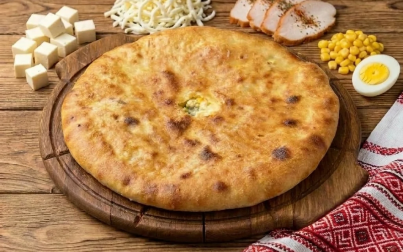 Копченая курица, сыр и кукуруза