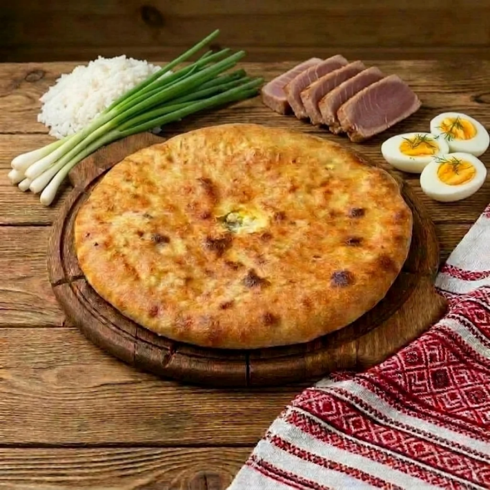 Тунец, яйцом и рисом