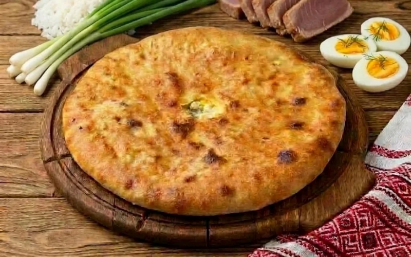 Тунец, яйцом и рисом