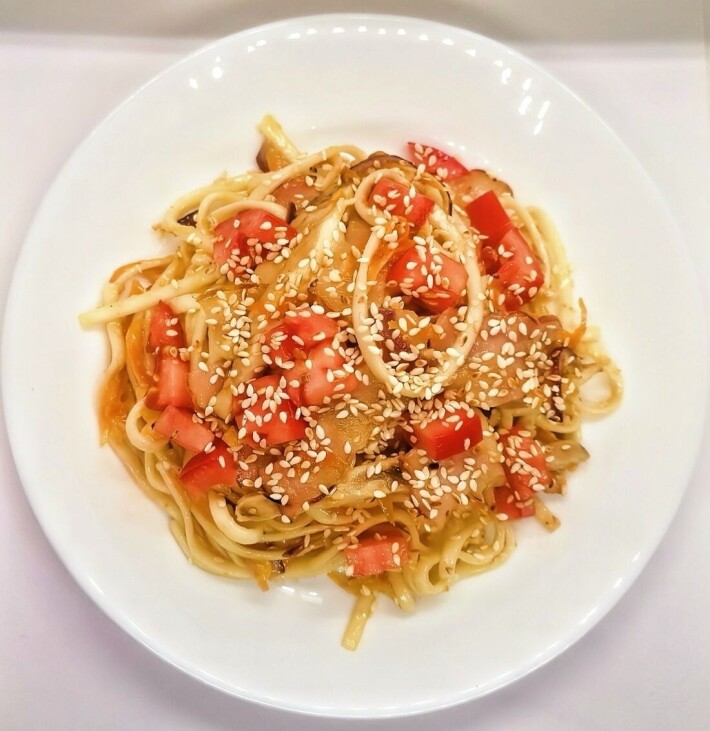 Wok с курицей, беконом (удон)