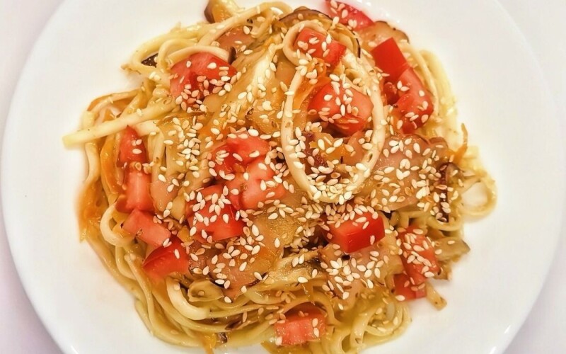 Wok с курицей, беконом (удон)