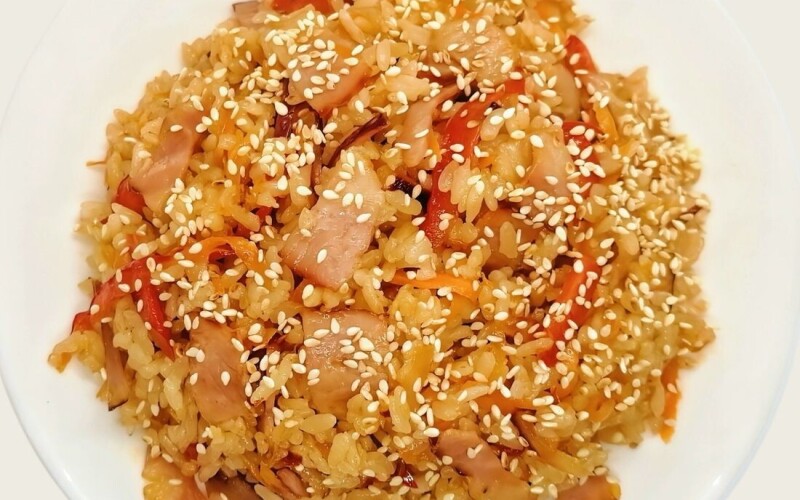 Жареный рис с беконом
