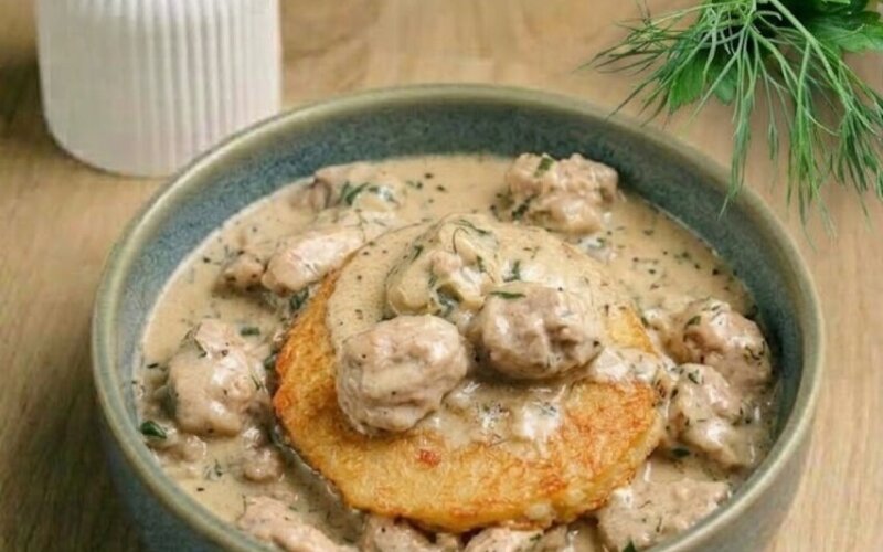 Драники с мачанкой