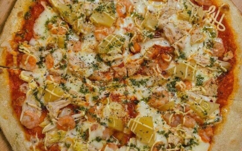 Цыпленок с креветками и ананасом